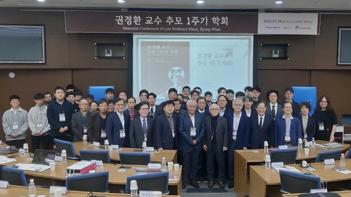 4. 단체사진.jpg 이미지입니다.